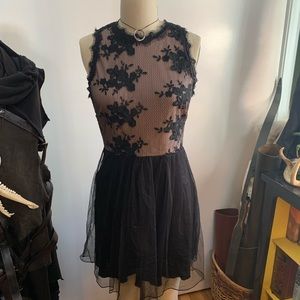 Date Night Lace Overlay Tulle Mini Dress Valentine’s Day, Juniors Size 11 EUC